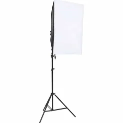Fotostudioset met verlichtingsset en achtergrond><noscript><img width=